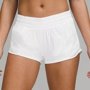 Lululemon white Hotty Hot 2.5” Low Rise shorts